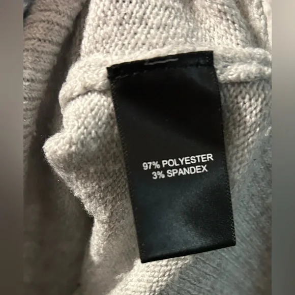 Tahari Women’s size Medium mock turtleneck gray sweater - Picture 2 of 2